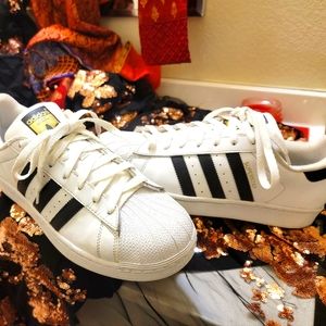 Adidas superstar classic white/ 3 stripes size 9